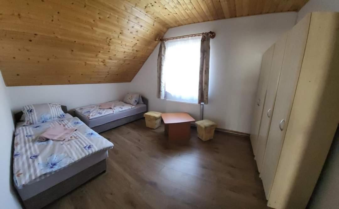 Estike Nyaralo Merevfalu Kerti Medencevel Zamárdi Exterior foto